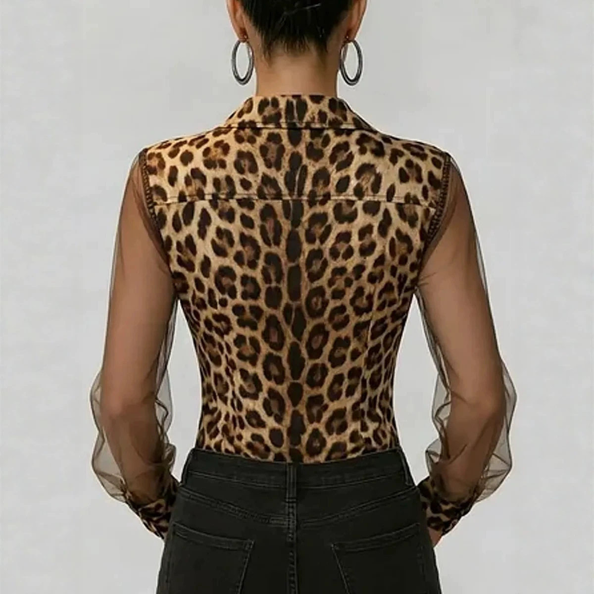 Chemisier en maille transparente à imprimé léopard pour femme, manches longues, boutonnage, col à revers, poches poitrine, coupe ajustée, haut décontracté pour le quotidien