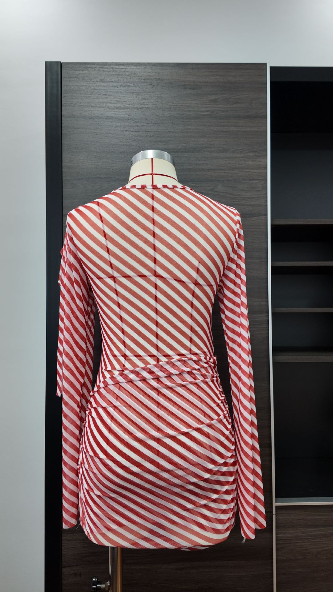 Nouvelle Robe de Plage Plissée Rayée Rouge et Blanche 2026, Robes à Manches Longues, Robe de Plage pour Vacances en Bord de Mer