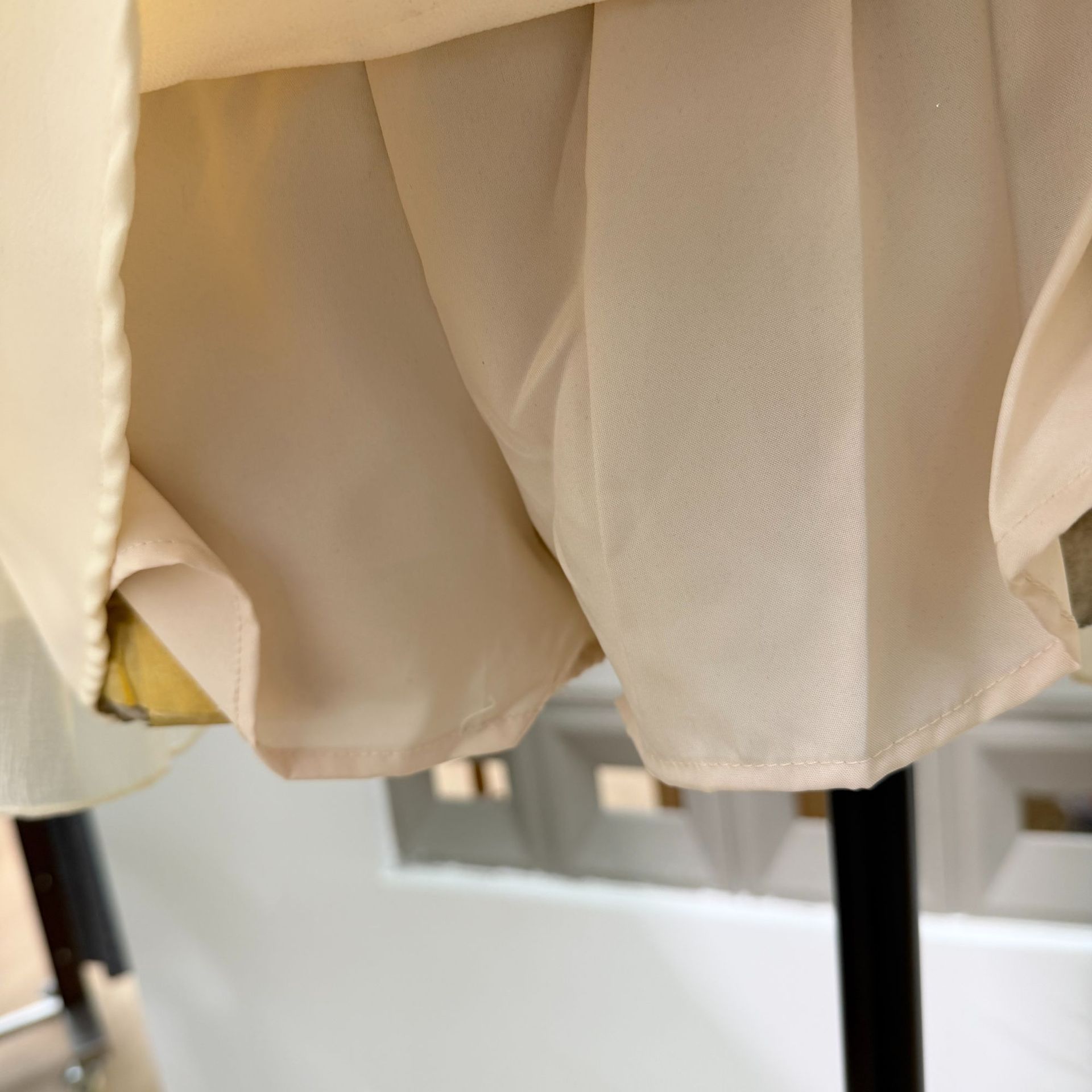 Robe Mini Femme Chic et Tendance en Mousseline Florale, Épaules Dénudées, Idéale pour Fêtes d'Anniversaire – Nouvelle Collection