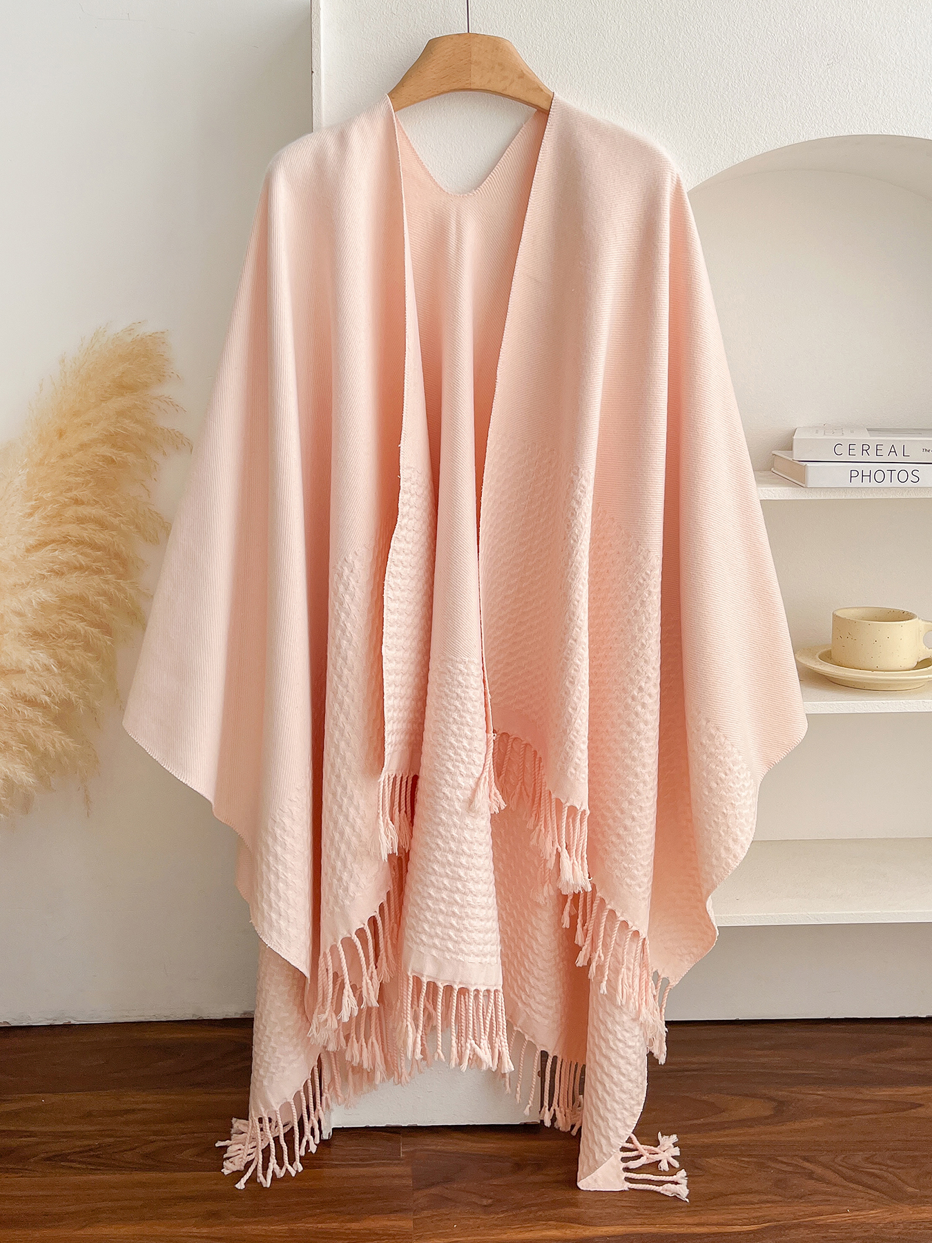 Nouveau style populaire automne-hiver : Écharpe chaude à franges et fente, double face, ondulée tridimensionnelle, tendance, idéale comme cadeau d'anniversaire