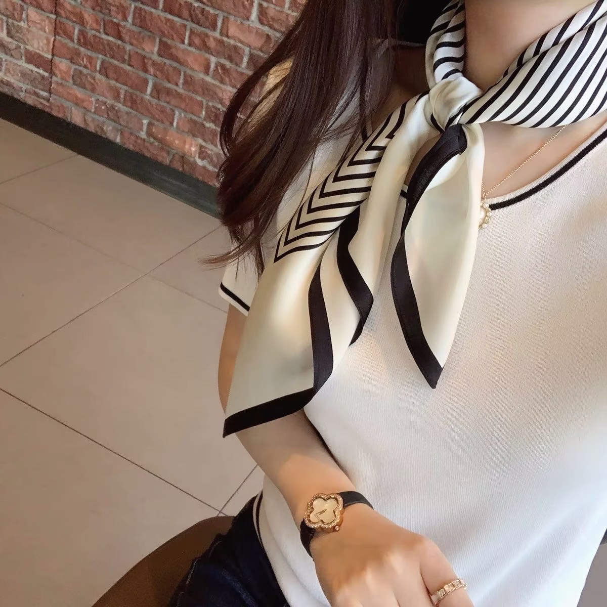 Foulard en soie rayé noir et blanc pour femmes, foulard carré à la mode, Design Simple, 100% soie de mûrier, imprimé 65cm x 65cm