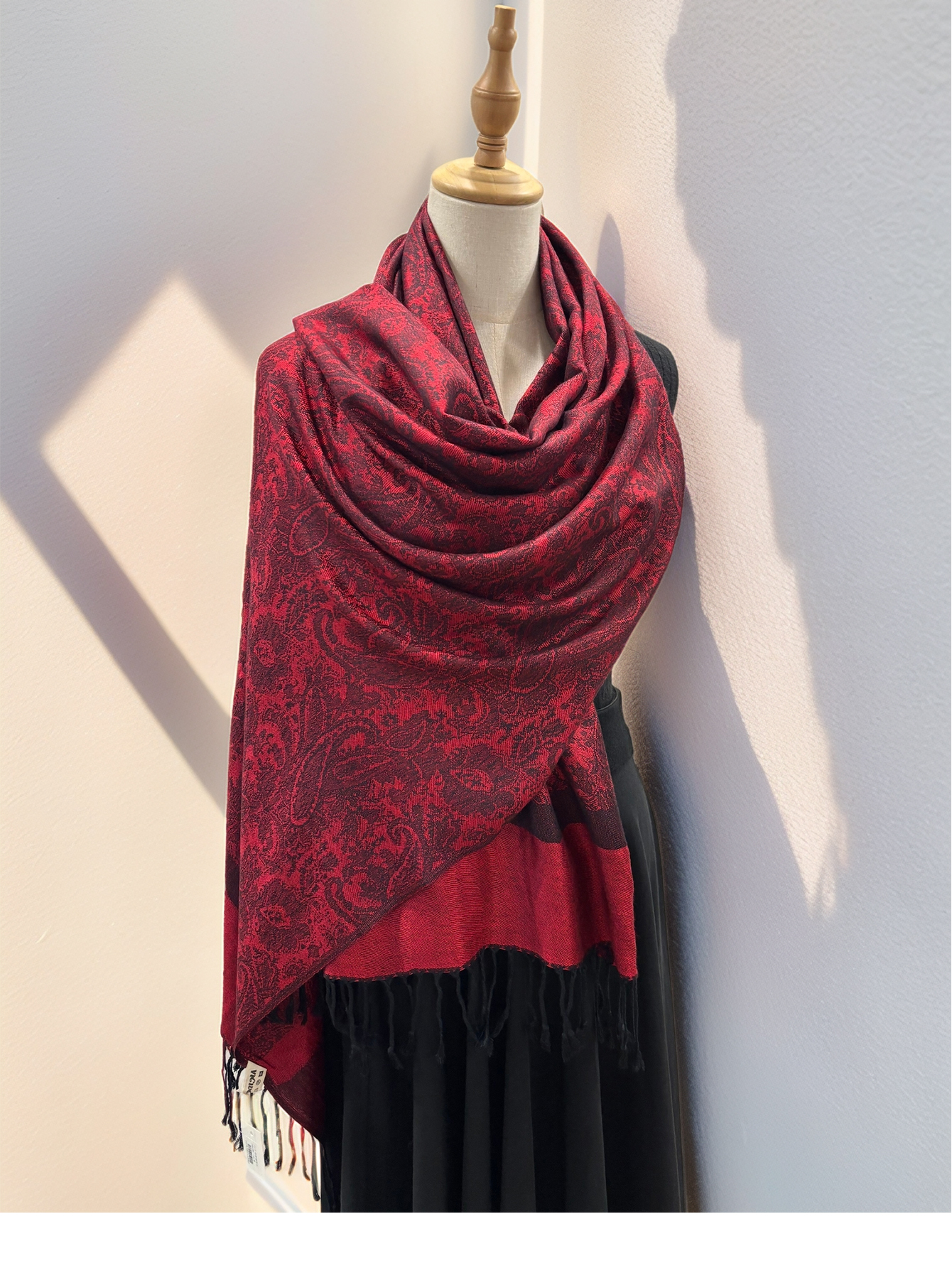 Écharpe Pashmina rétro polyvalente avec broderie de fleurs de paon, Design de pompon doux à la mode décontracté pour la décoration quotidienne des vêtements d'extérieur