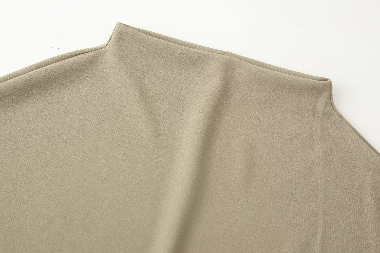 Ensemble jupe tendance KONDALA pour femme : haut à col semi-montant et jupe asymétrique – Nouvelle collection Printemps-Été 2026 pour la plage et les vacances