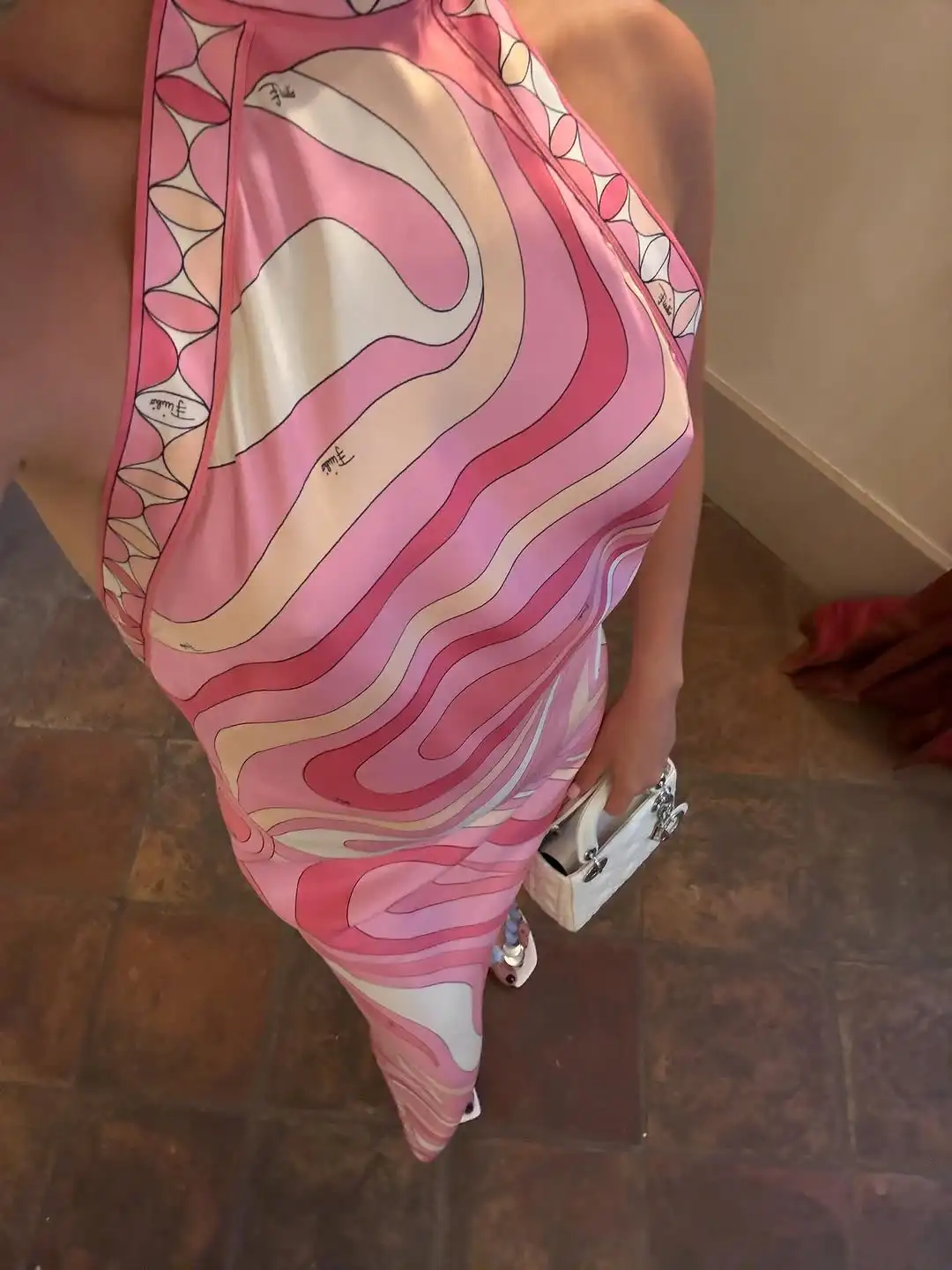 Robe Chic Imprimée Sexy pour Femme, Col Halter, Sans Manches, Épaules Dénudées, Dos Nu, Coupe Ample et Irrégulière, Collection 2026, Idéale pour les Vacances et le Style Urbain