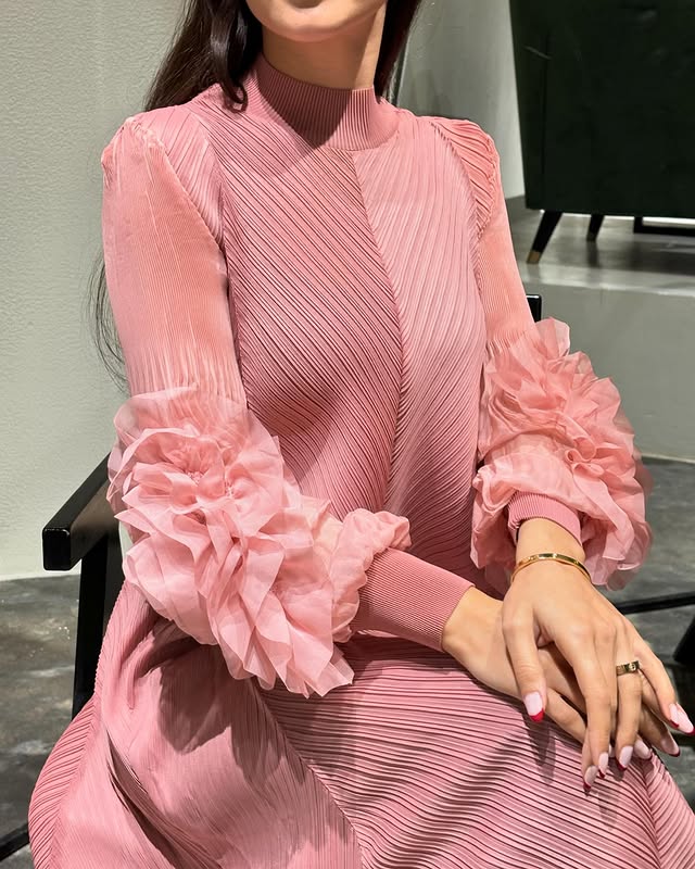 Femmes élégantes robes de soirée 2025 été nouvelle couleur unie classique à manches longues plaque fleur conception robes de bal femme