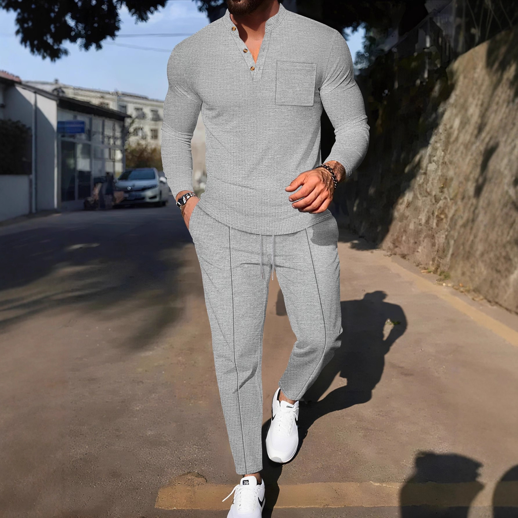 Ensemble semi-casual pour homme : chemise boutonnée à col montant et motif gaufré avec pantalon confortable (1 ou 2 pièces)