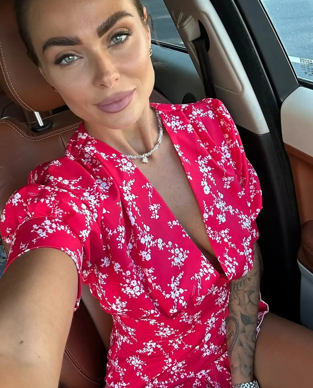 Robe Courte Femme Imprimé Floral Rose Col V Manches Bouffantes Ceinture Ourlet Volanté Robes Décontractées Été 2026 Tenues de Vacances pour Femme