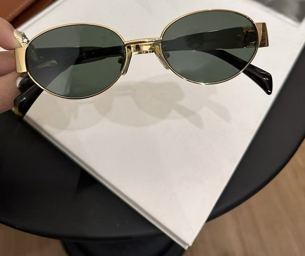 Nouvelles lunettes de soleil de style européen et américain 2026 avec monture ovale en métal, conçues par un maître designer pour hommes et femmes