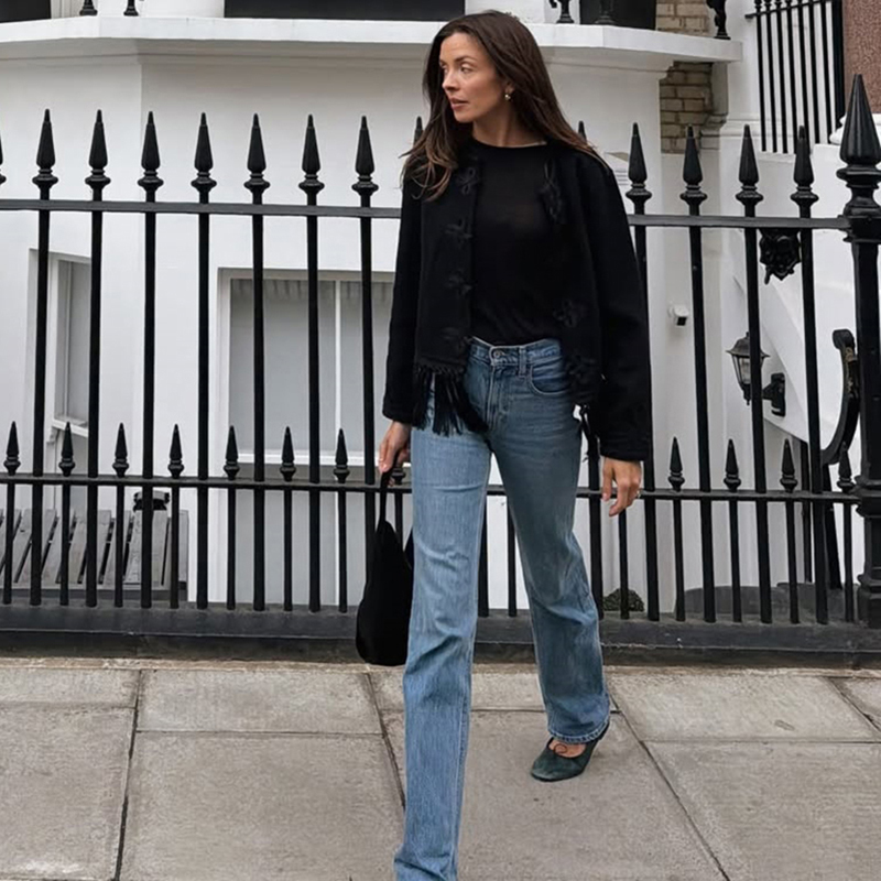Veste noire pour femme, design élégant avec boutons noués, col rond, ourlet à franges, veste courte, nouvelle collection automne, chic pour le travail, le bureau et les soirées.