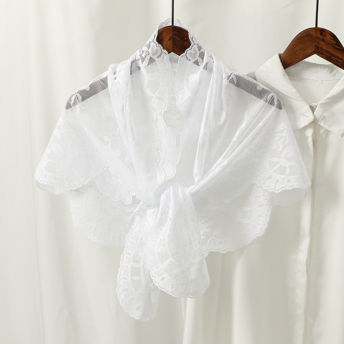 Châle brodé de fleurs pour femmes, écharpe triangulaire en dentelle unie, Hijab à la mode, ajouré, mouchoir pour cheveux fins et légers, Bandana