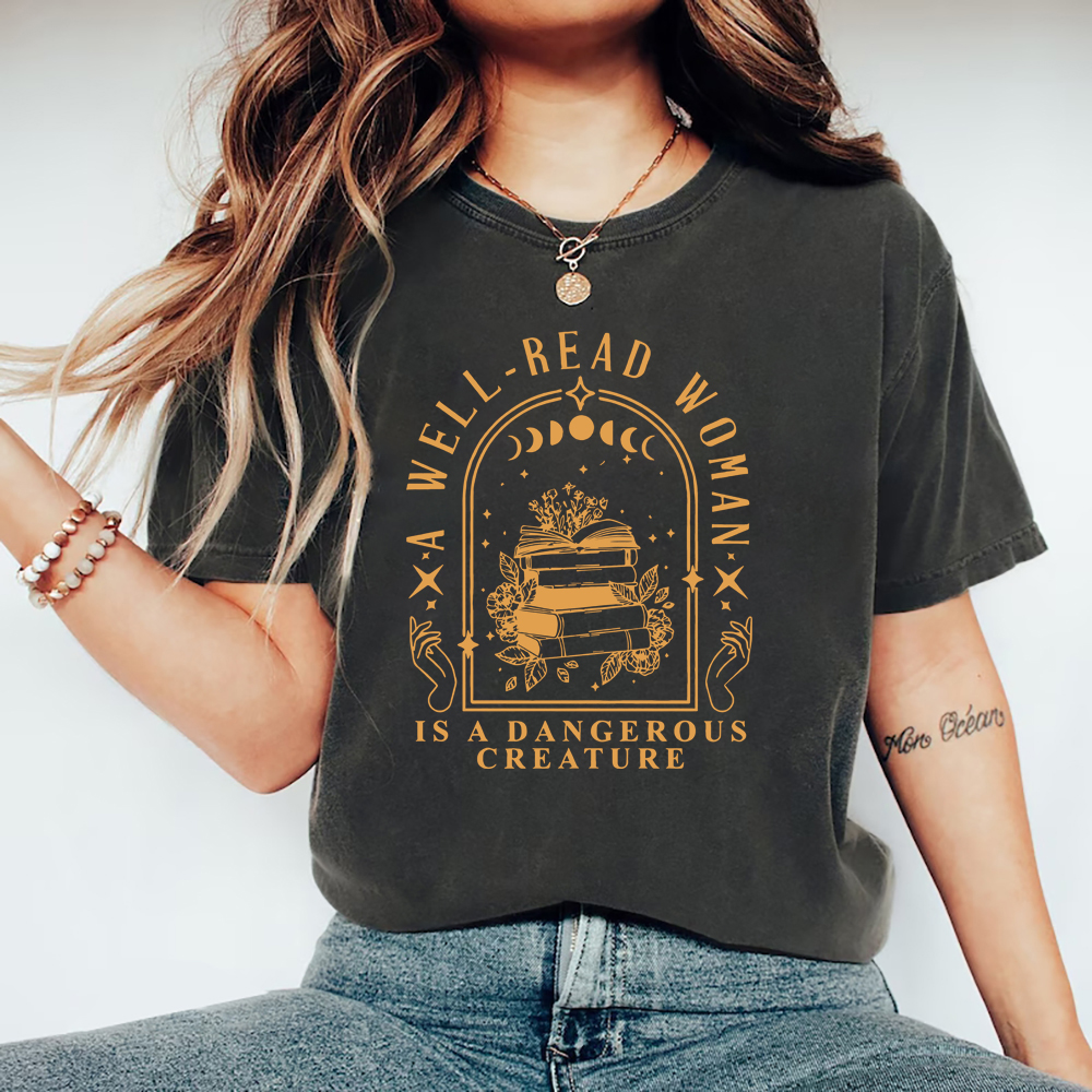 Une femme bien lu est une créature dangereuse t-shirts Bookish Merch T-Shirt femmes t-shirts Vintage graphique t-shirts livres amoureux cadeaux