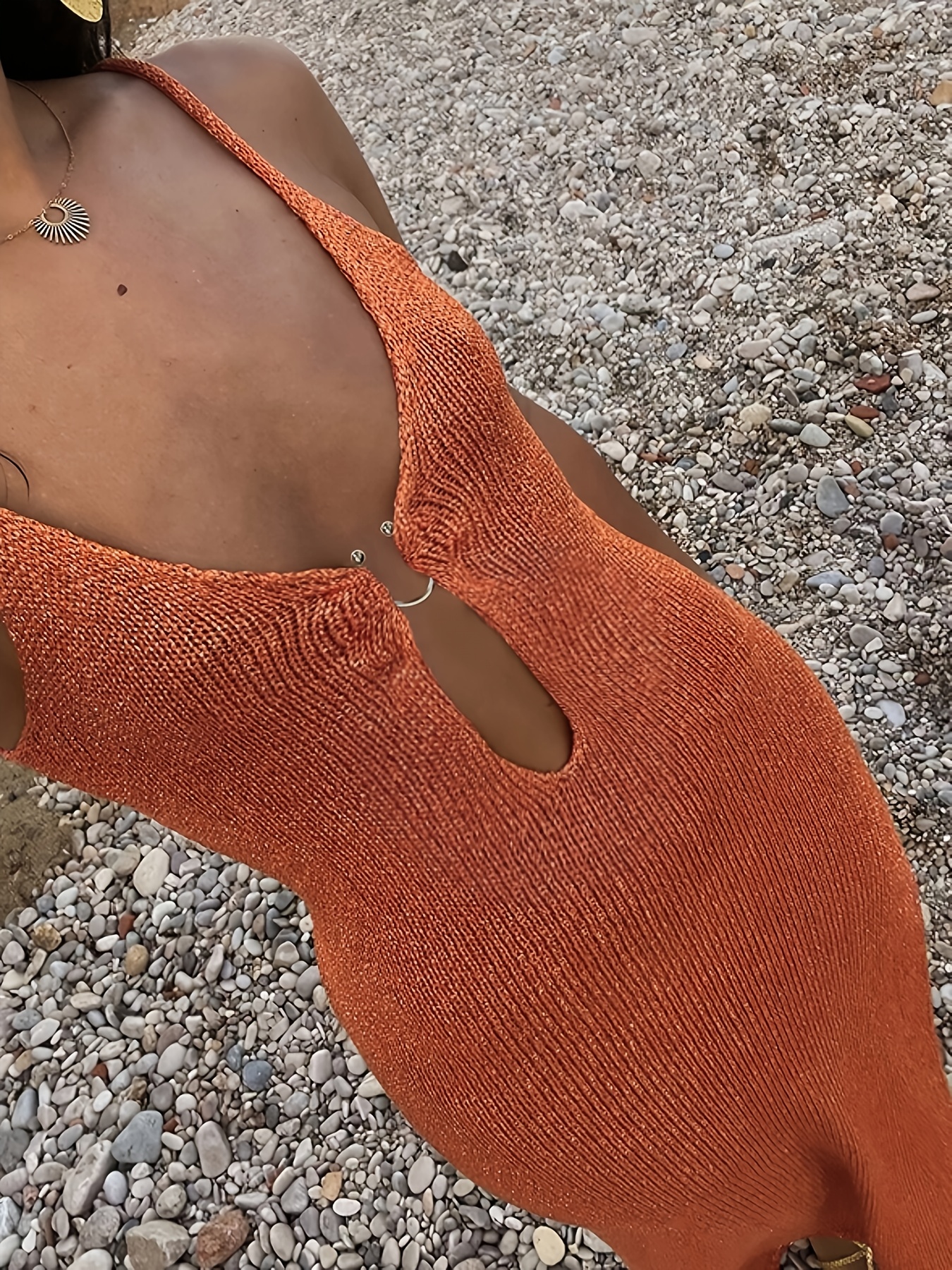 MOXDO Fabriquée en tissu tricoté doux, cette élégante robe moulante à taille basse est un incontournable pour les sorties à la plage au printemps et en été.