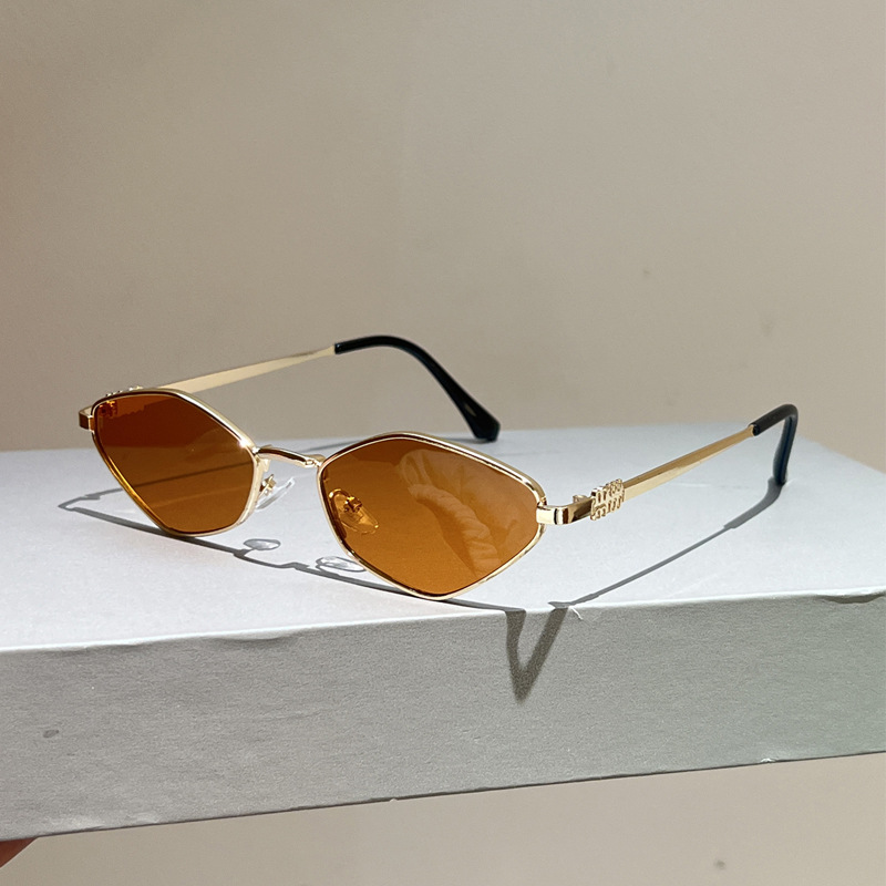 Nouvelles Lunettes de Soleil Femme Anti-UV en Alliage, Style Œil de Chat Irrégulier, Motif Diamant, Petites et Tendance pour la Conduite
