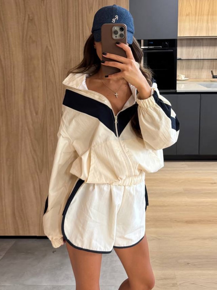Ensemble élégant en jean ample pour femme : haut sans manches à col rond et volants, mini-short uni – Collection Mode Automne-Été 2026