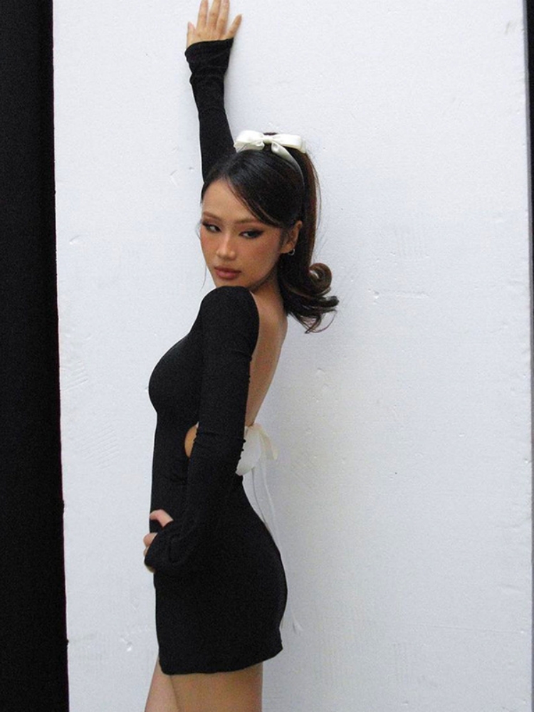 Robe moulante Sexy dos nu pour femmes, tenues De Club, cravate avec nœud, manches longues, Streetwear, noir, une pièce, vêtements Y2k