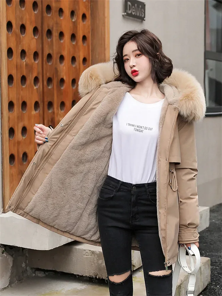 Manteau d'hiver à prix réduit en promotion pour femme, beige, avec laine, chaud et épais, parka à capuche en fourrure, nouvelle mode 2026, ceinture, manteau en coton ajusté