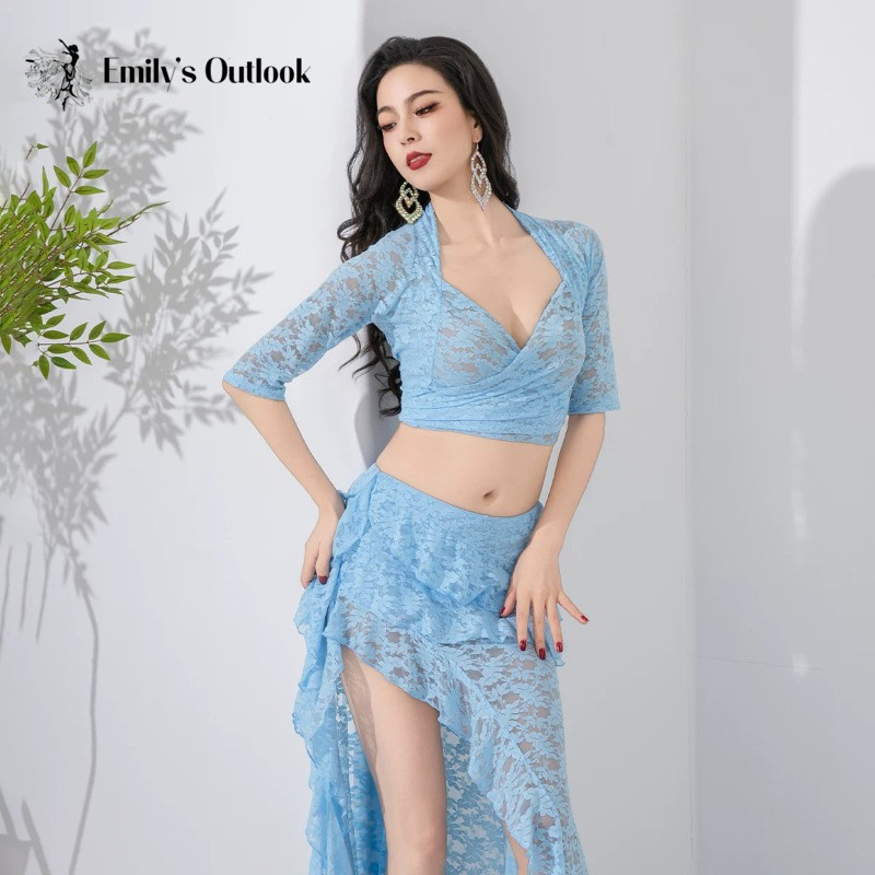 Tenue de danse orientale élégante en dentelle, comprenant un haut court à col halter et une jupe longue fendue à volants, ensemble 2 pièces pour femmes.