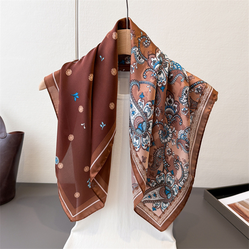 Foulard en soie 70x70 cm pour femme, motif cheval, petit carré, imprimé, haut de gamme, pour le cou ou la tête
