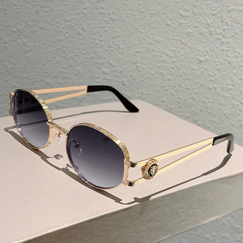 Lunettes de soleil ovales vintage 2026, nouvelle mode, monture métallique surdimensionnée, verres décoratifs, lunettes de soleil tendance pour femmes, design de marque de luxe