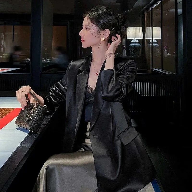 Vêtements d'extérieur pour femmes printemps-été 2026 : Nouveau costume en satin fluide, haut de gamme, haut ample, vêtement d'extérieur amincissant et élégant.