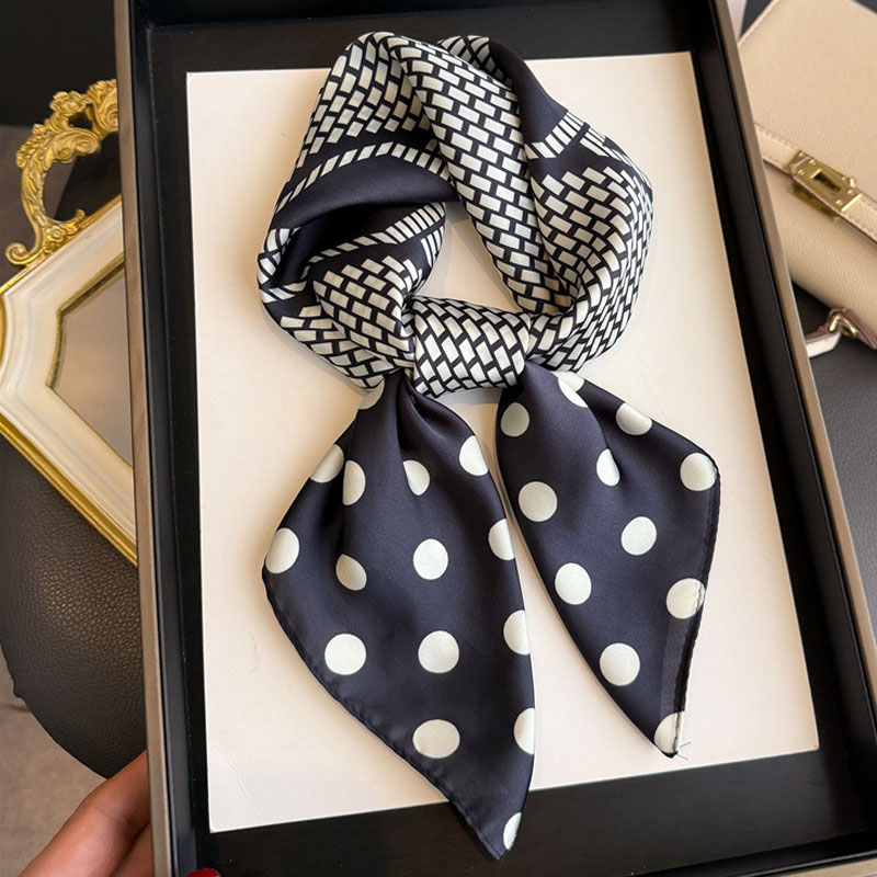 Foulard carré en soie satinée douce à pois pour femme 70x70cm – Écharpe, bandana, châle, ou accessoire pour cheveux