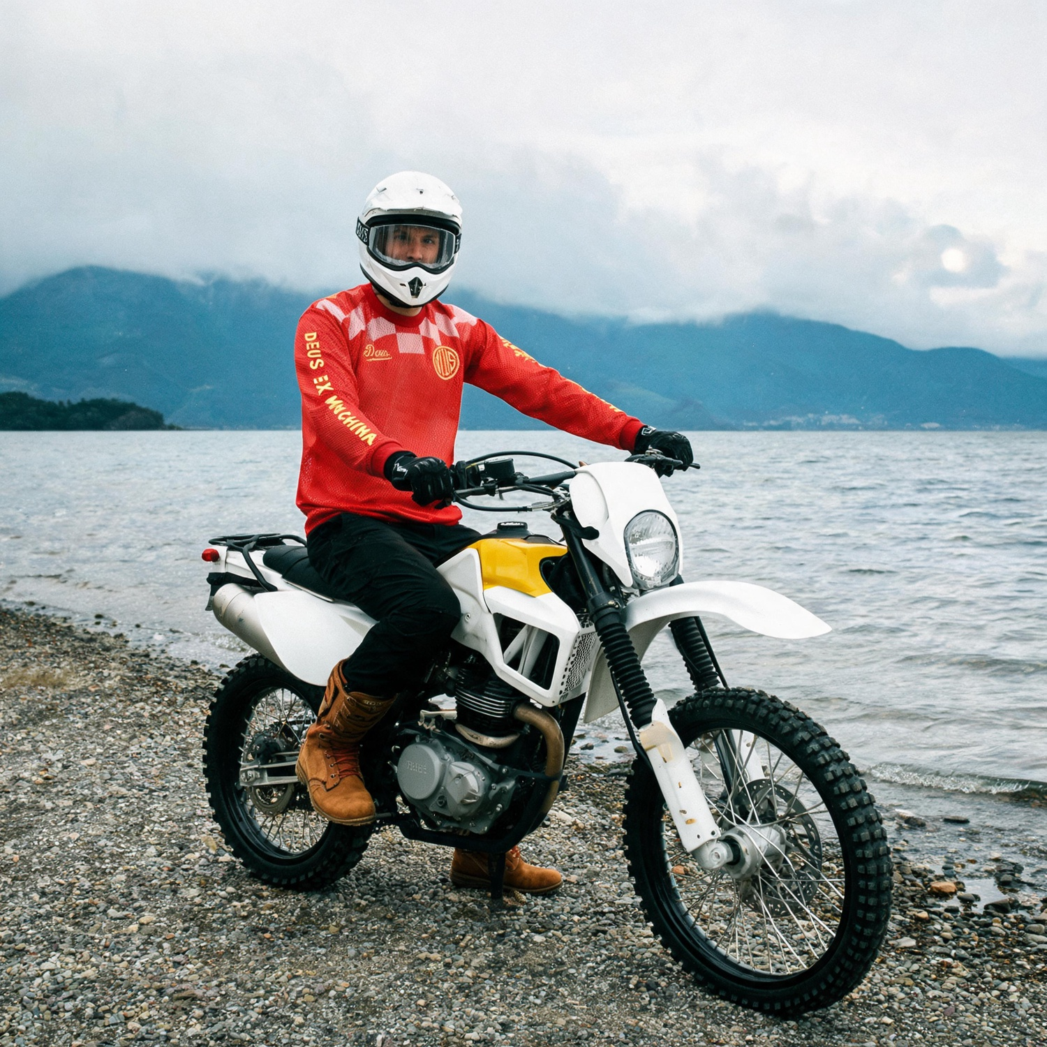 Nouvelle collection DEUS : maillots de cyclisme, maillots de motocross, maillots de descente, maillots de VTT enduro, vêtements de sport à séchage rapide.