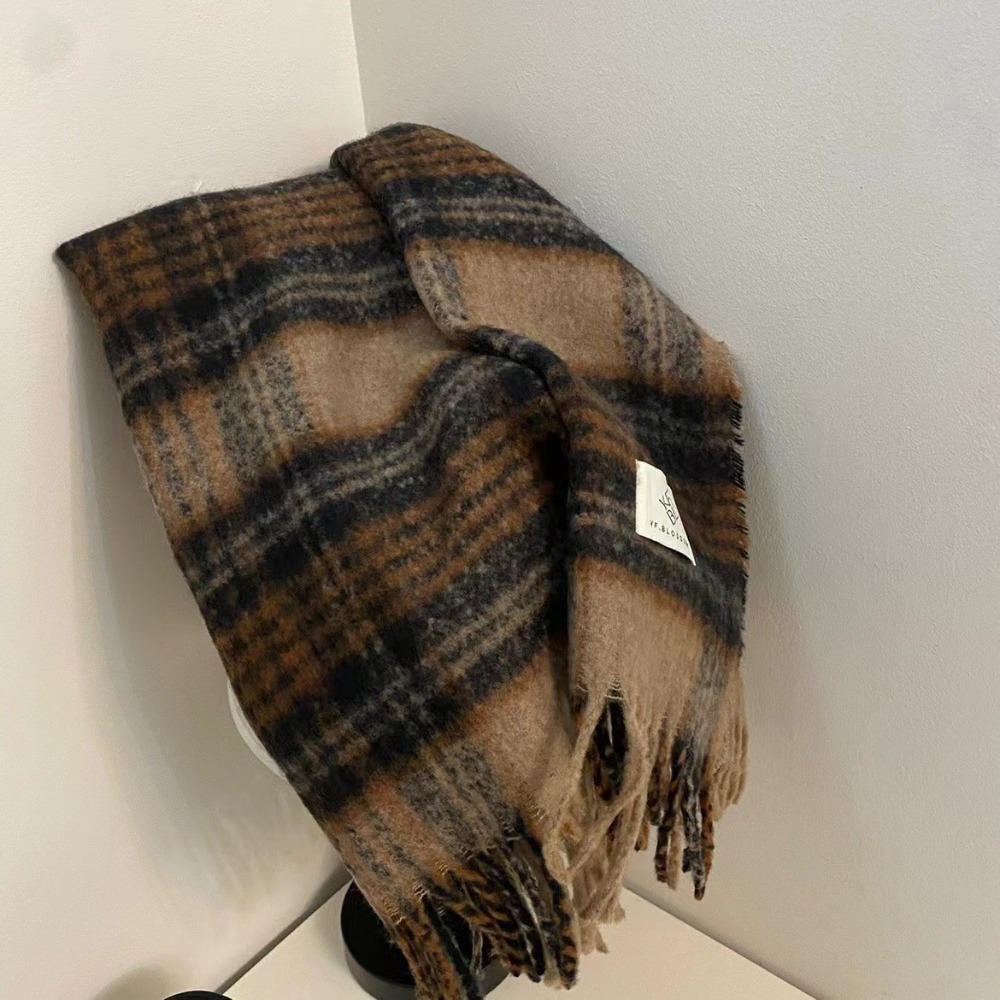 Automne et hiver nouveau produit atmosphère rétro couleur café écharpe à carreaux hommes et femmes Ramen Mohair élargi écharpe épaissie