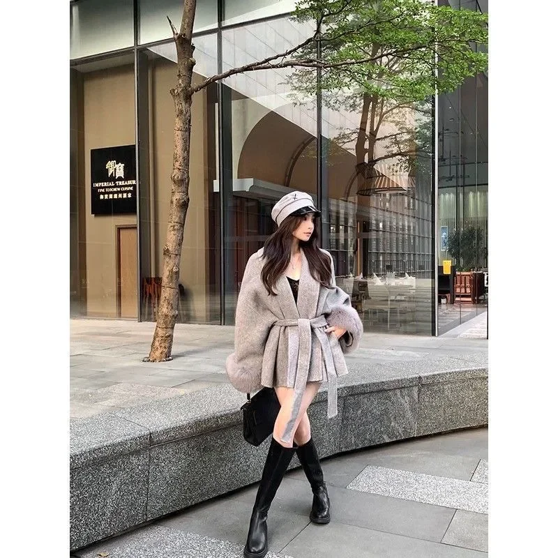 Manteau Cape en Tweed polyvalent pour femmes, modèles de ceinture, mélange de fourrure de renard artificielle très réaliste, nouvelle collection automne et hiver