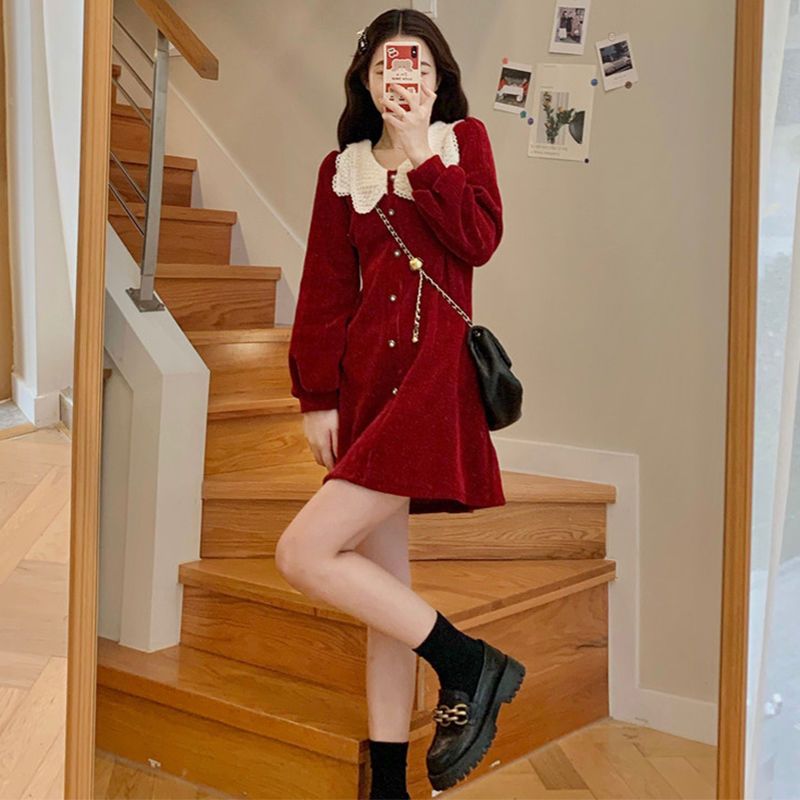 Robe courte en dentelle blanche à manches bouffantes et col en V de style Hepburn en velours rouge pour femmes, robe de fête pour l'automne et l'hiver