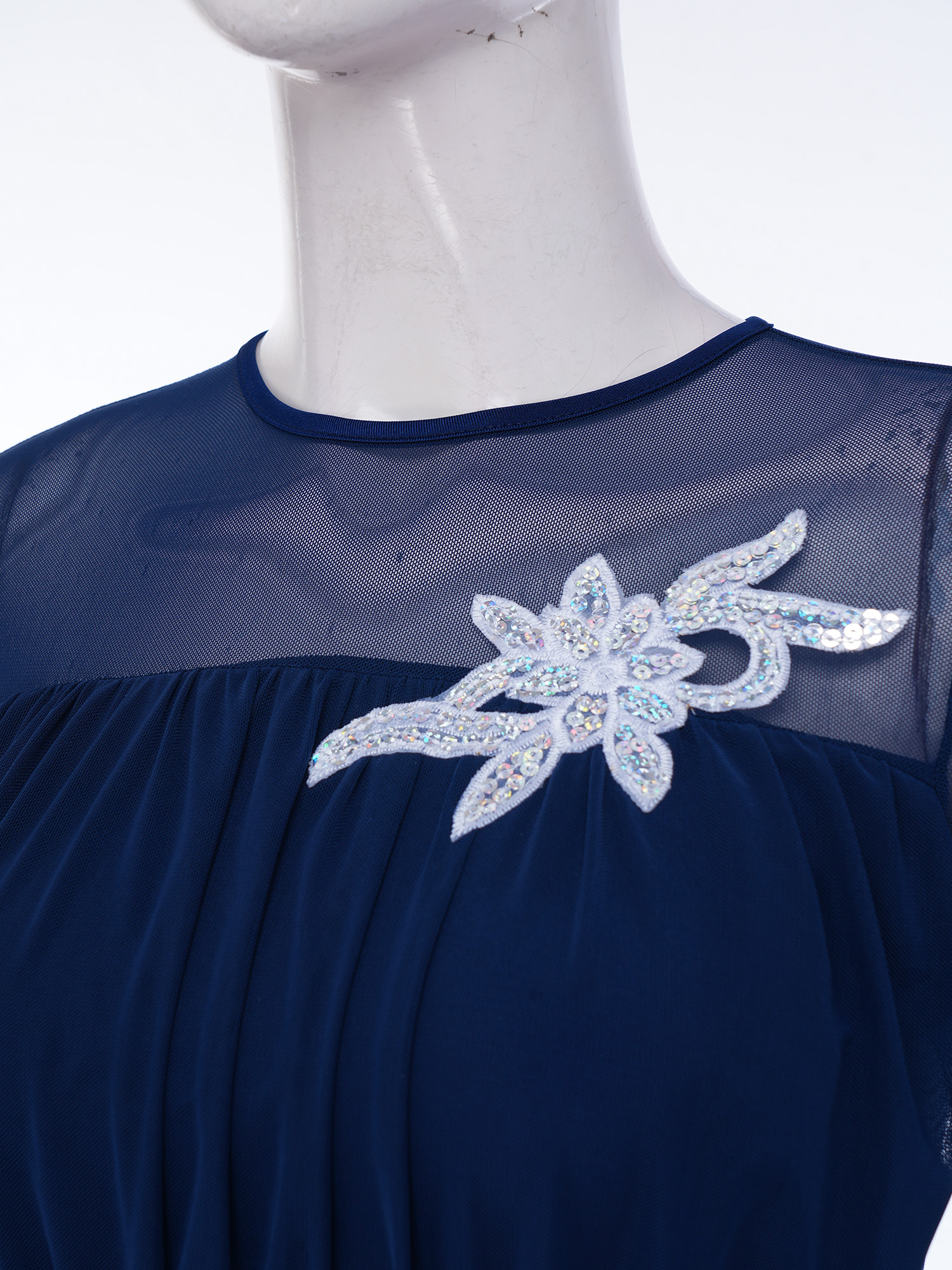 Tenue de danse lyrique moderne pour femme avec appliques à sequins, haut court dos nu à manches lanternes et pantalon fluide en maille transparente