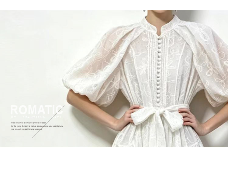 Robe longue bohème vintage brodée florale pour femme, col montant, manches bouffantes, taille haute à lacets, coupe ample et décontractée, élégante