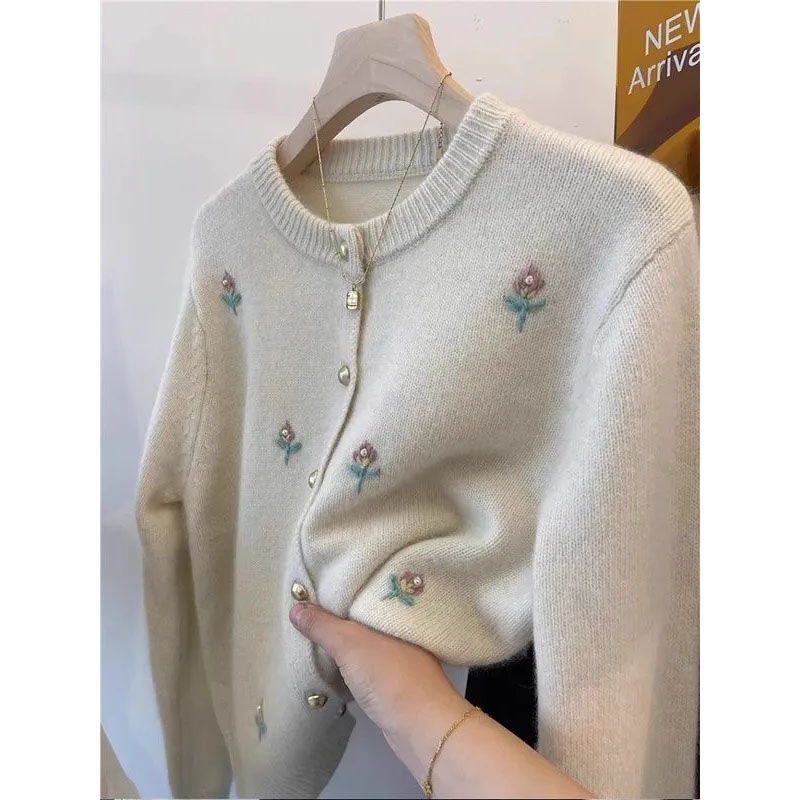 Cardigan tricoté coréen à col rond pour femme 2026 – Manteau pull brodé à manches longues pour femme – Veste en maille tendance automne