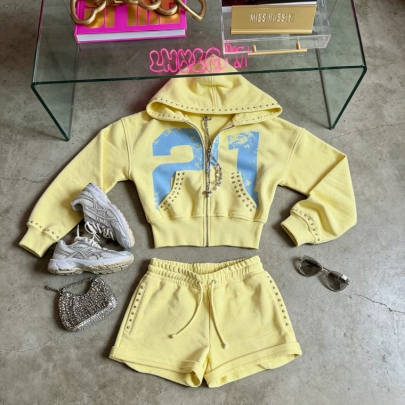 Ensemble de sport 2 pièces pour femme, style Y2K rétro, comprenant un sweat à capuche et un short, avec motif imprimé 21, jaune Mellow, avec rivets, nouvelle collection