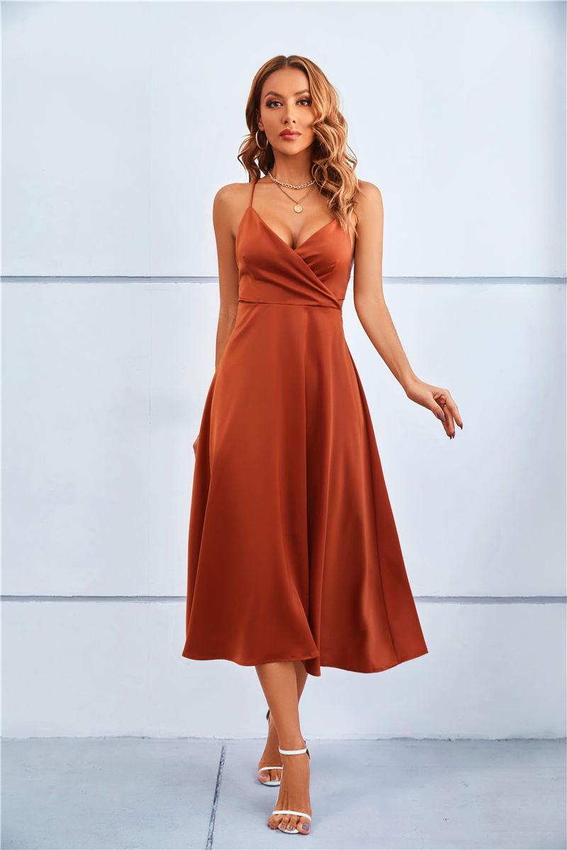 Nouvelle Robe Femme en Satin Sexy Dos Nu à Bretelles Croisées Col V Coupe Trapèze Élégante pour Soirée et Rendez-vous Couleur Caramel DR2019