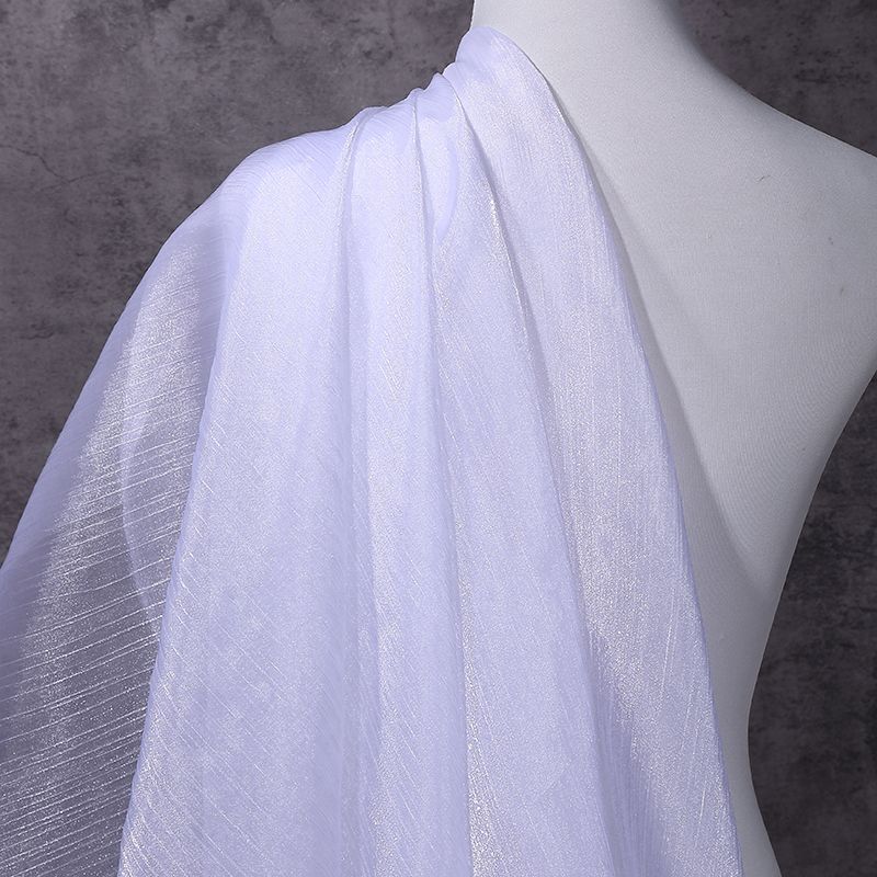 Tissu en soie argentée froissée, soie brillante froissée, chiffon semi-transparent pour la confection de robes, chemises, hauts et vêtements pour enfants