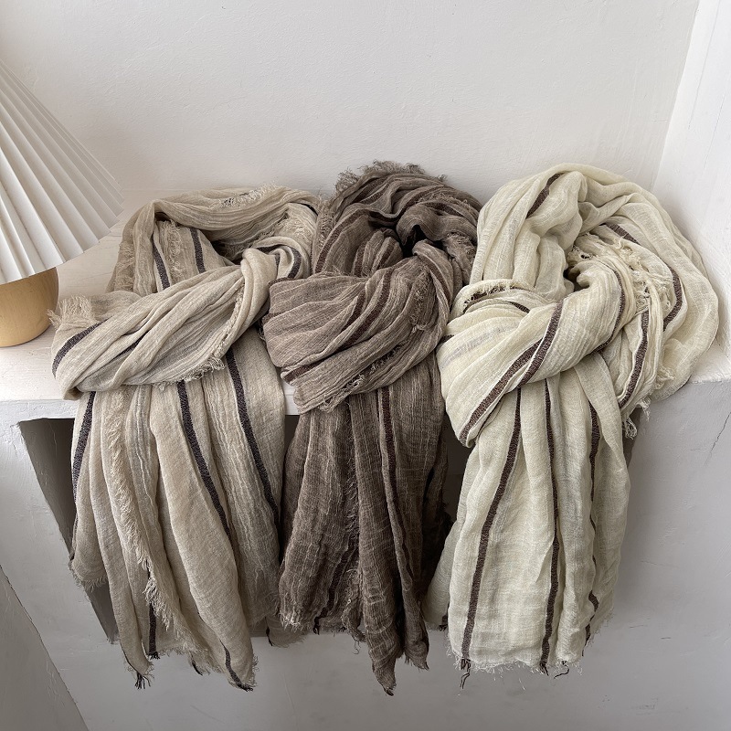Écharpe en coton et lin rayée de style japonais pour femme, respirante, simple, pour le voyage, longue, douce, châle et étole, avec pompon court, Bufanda