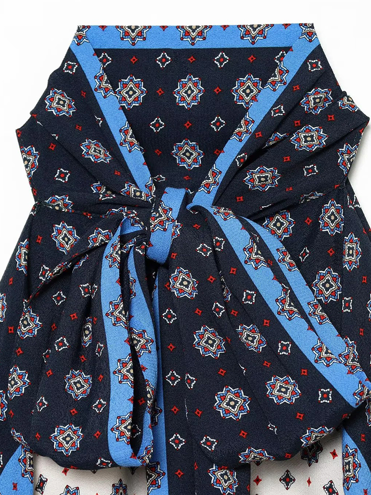 Haut d'été pour femme à col licou imprimé foulard, motif géométrique positionné, sans manches, ourlet asymétrique, dos à nouer, style bohème