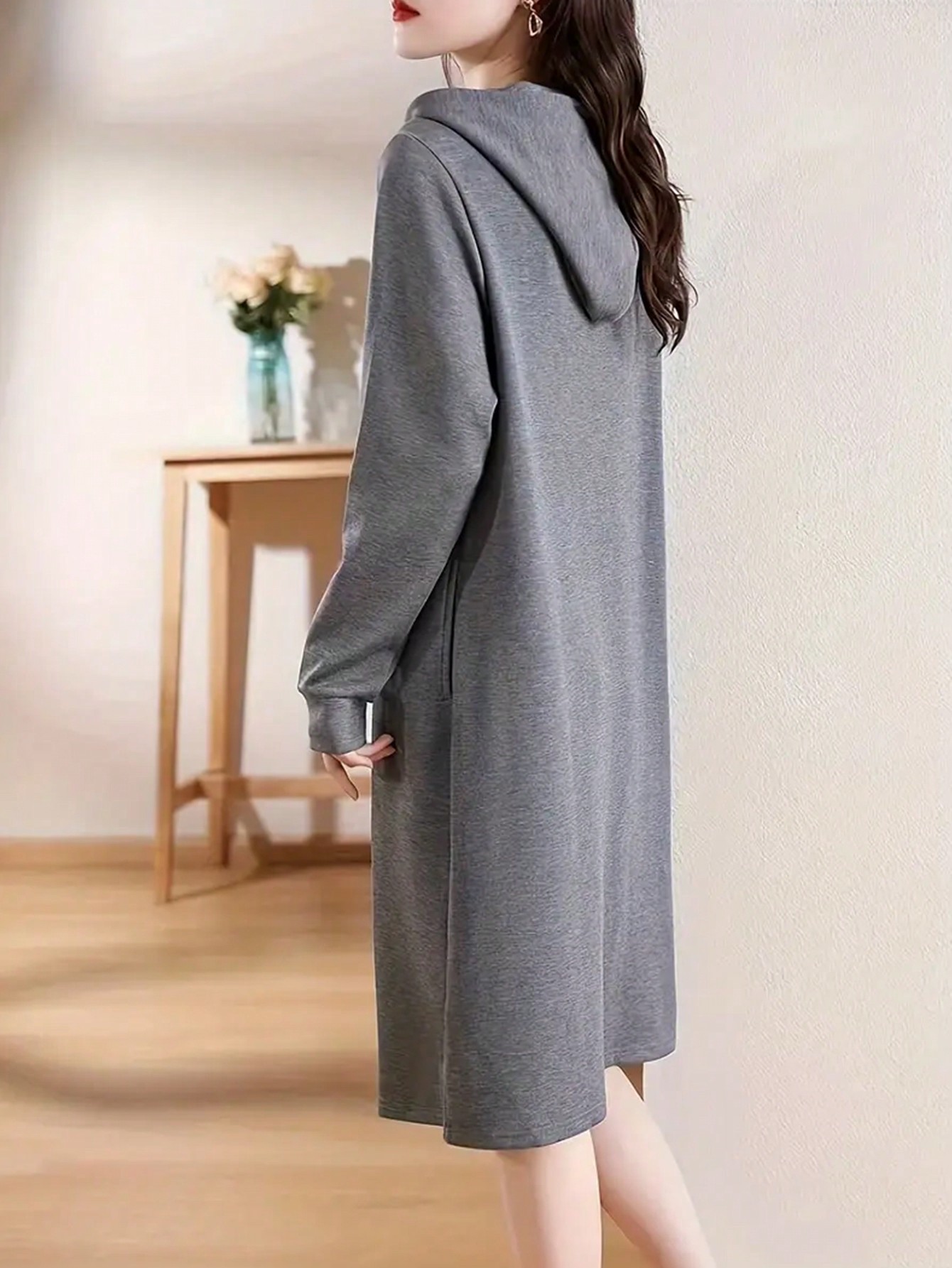 Robe midi en maille à capuche pour femme, automne 2026, manches longues, extensible, ample, décontractée, avec capuche à cordon et poche.