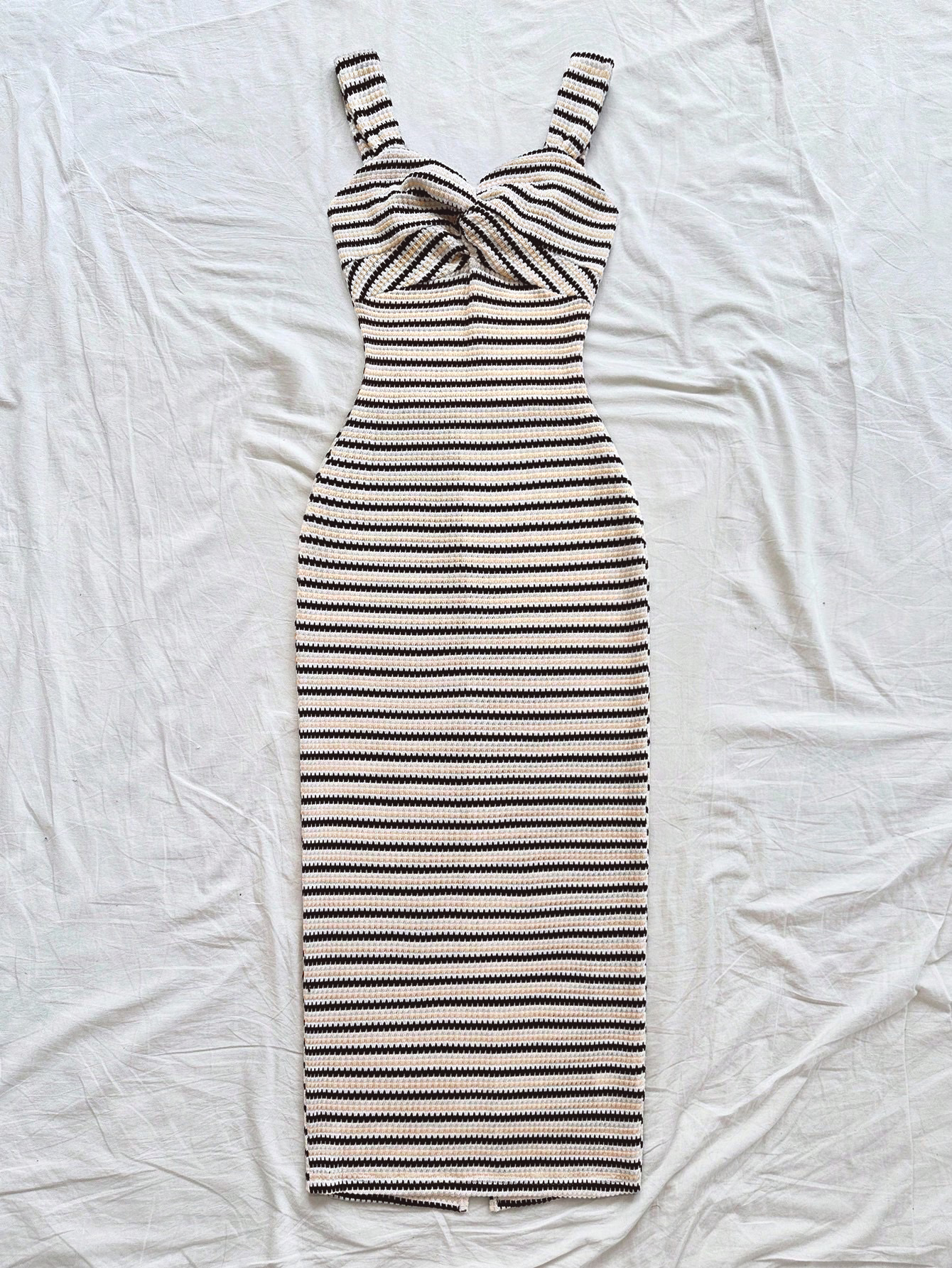 Robe longue élégante pour femme, robe rayée sans bretelles à fines bretelles avec détail torsadé et fente au dos
