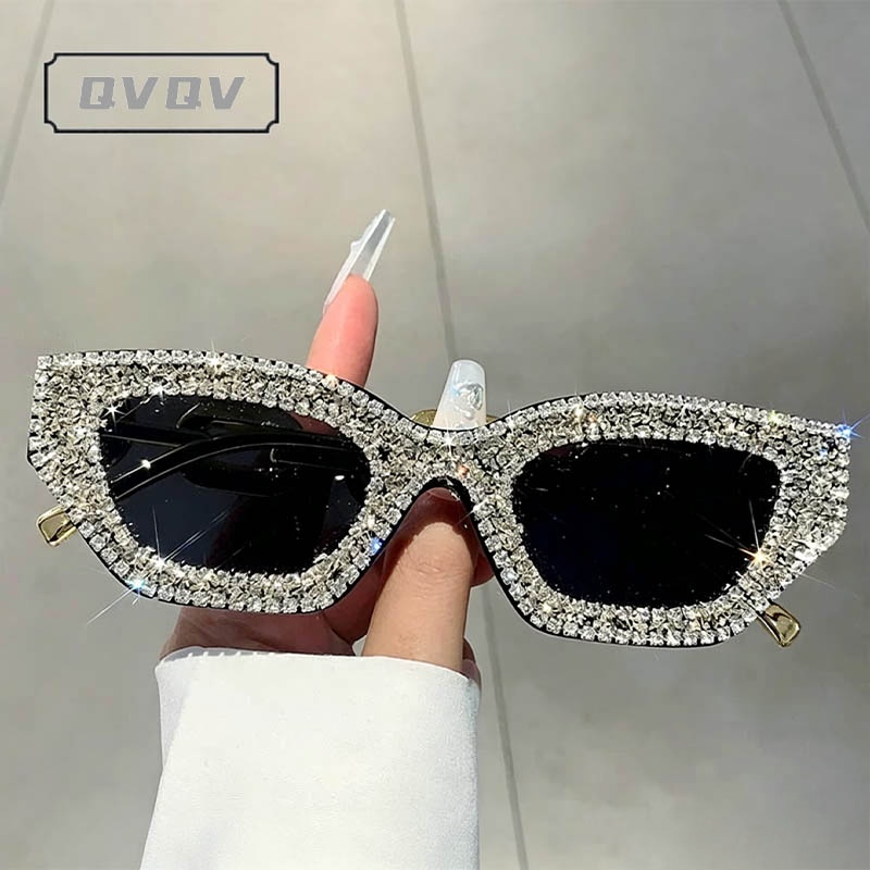 Lunettes de soleil œil de chat pour femmes avec chaîne dorée, design de marque de luxe, verres effet diamant brisé, tendance pour les soirées et la conduite