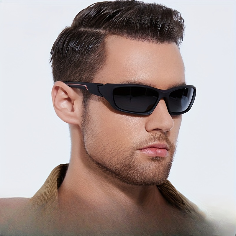 Une paire de lunettes de sport d'extérieur, idéales pour la randonnée et le surf, parfaites pour décorer les lunettes des hommes et des femmes pour les anniversaires