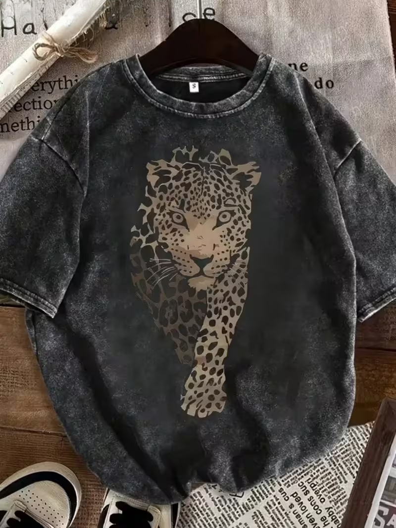 T-shirt graphique tête de léopard, haut décontracté ample à col rond et manches courtes pour femme, style streetwear vintage délavé, idéal pour l'été et le quotidien