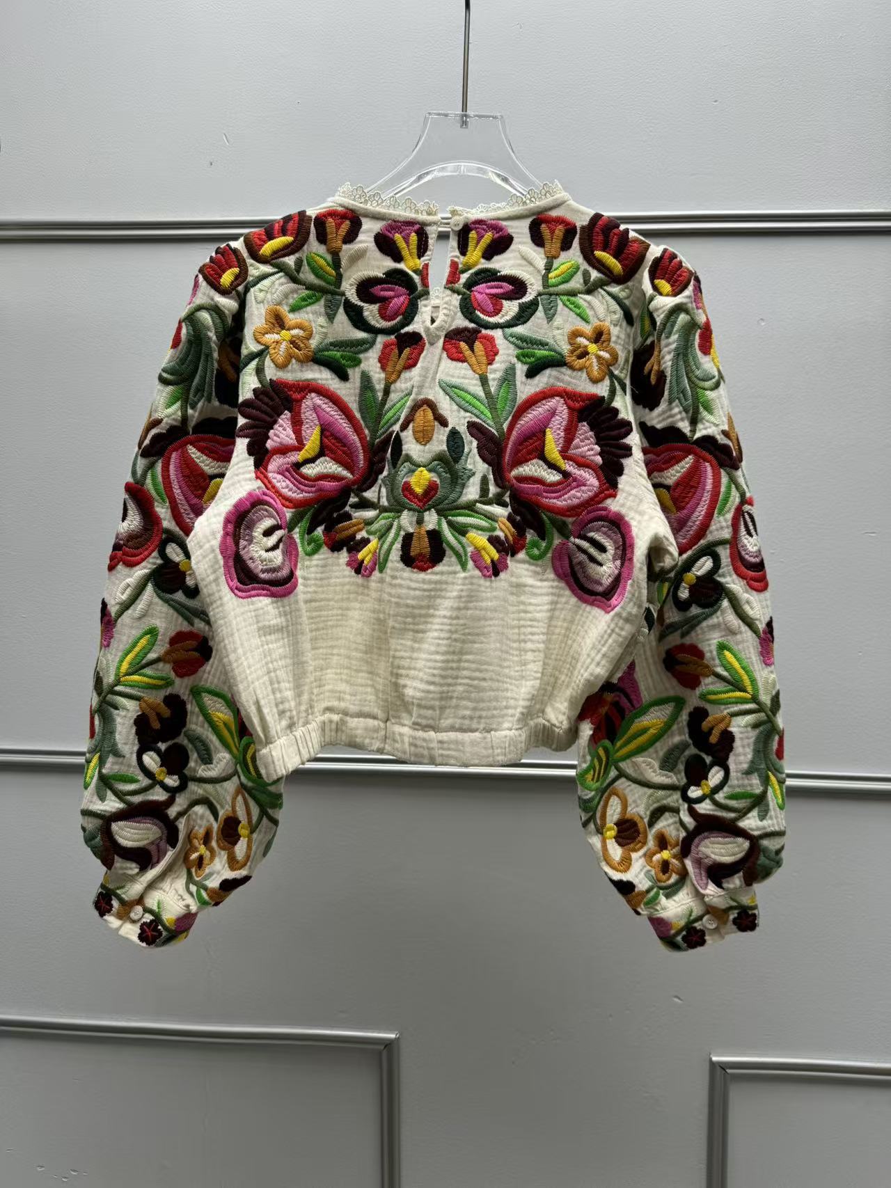 Blouse à manches lanternes et col rond pour femme, brodée de fleurs colorées, ou jupe trapèze à taille élastique avec lacets, nouvelle collection automne.