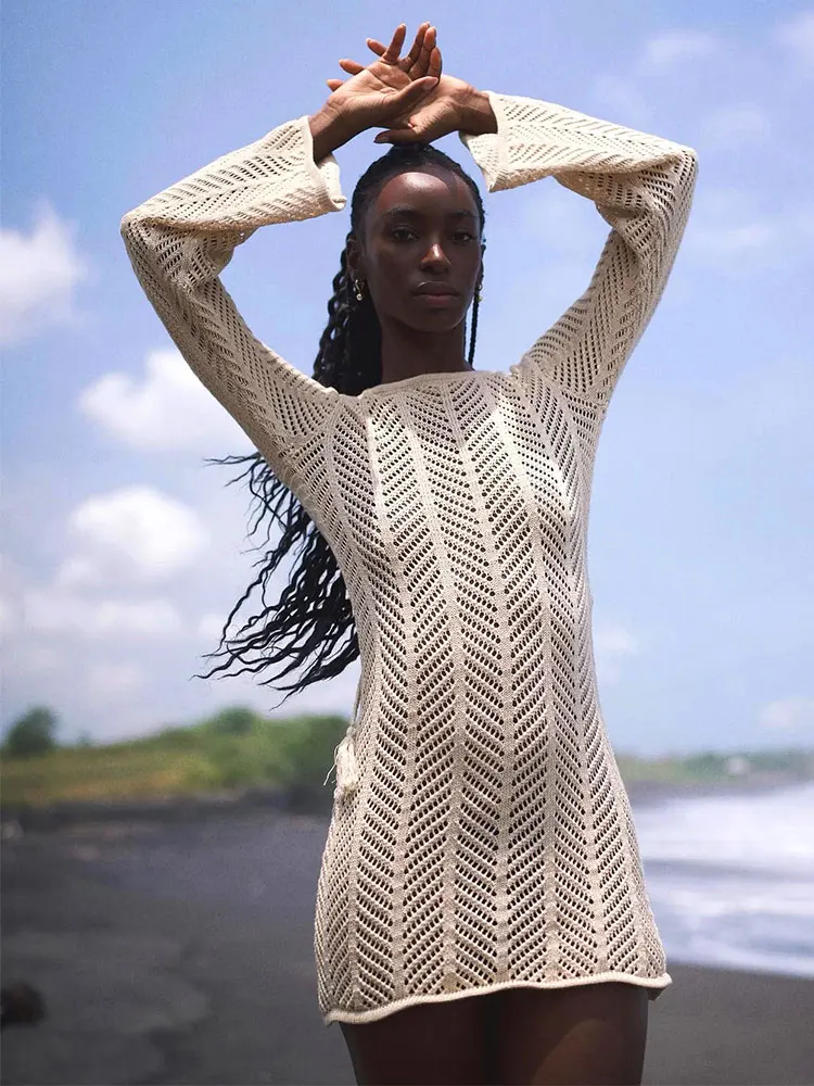 Robe de plage en maille unie pour femme, collection été 2026, sexy, dos nu, à franges, à lacets, découpée, manches longues évasées, mini-robe tunique K110