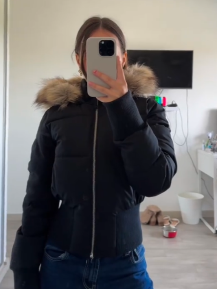 Veste courte Chic à manches longues avec fermeture éclair et poche pour femme, manteau matelassé à capuche en fausse fourrure, à la mode, nouvelle collection hiver 2025