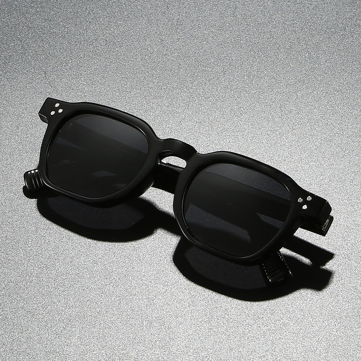 Lunettes de soleil carrées populaires femmes hommes unisexe Rivets lunettes de soleil polarisées pour la conduite pêche voyage lunettes décontractées
