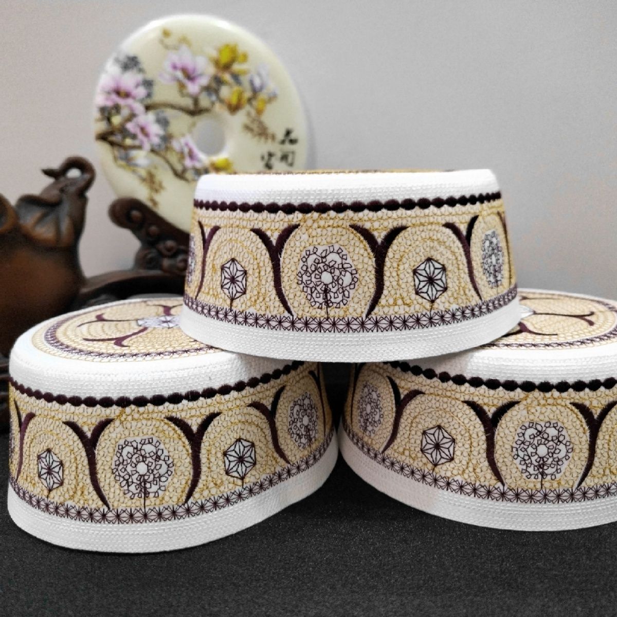 Chapeaux ethniques de printemps pour hommes musulmans, haut plat brodé jaune, chapeau de prière du Ramadam Eid saoudien, couvre-chef d'extérieur, casquettes Fedoras africaines