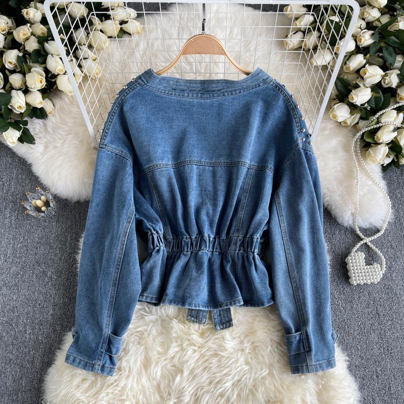Veste en jean pour femme, design inspiré, nouvelle collection Printemps Automne 2026, richement ornée de strass et de perles cloutées, coupe amincissante, à manches longues