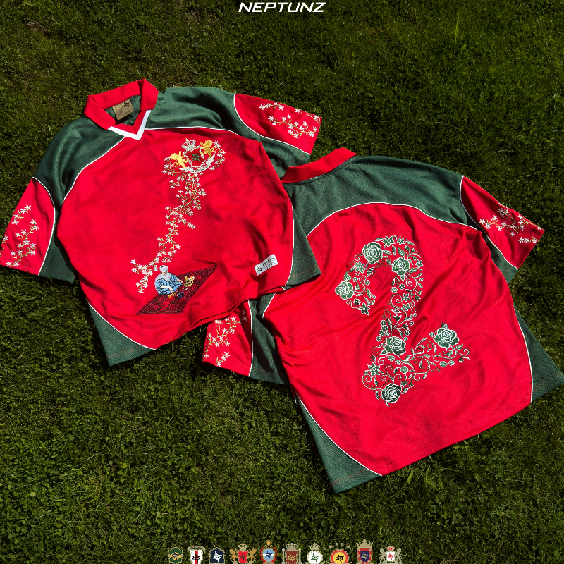 Maillot de football vintage brodé floral, col en V, manches courtes, T-shirt homme, streetwear d'été, Y2K, style Blockcore, coupe ample, décontracté, polo