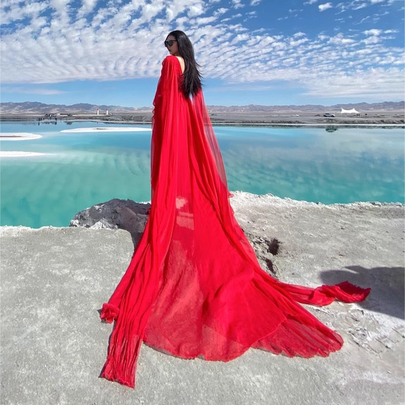 Robe en soie printemps/été 2026 avec charme, robe de plage pour vacances en bord de mer, robe longue rouge à traîne extra longue, robe blanche élégante et gracieuse